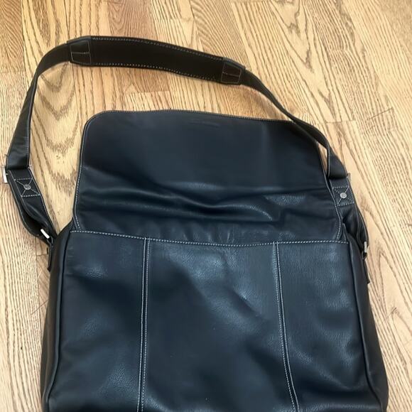 KENNETH COLE REACTION SHOULDER LEATHER BAG - Picture 2 of 10
